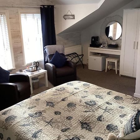 By The Seaside Bed & Breakfast Блекпул Екстериор снимка