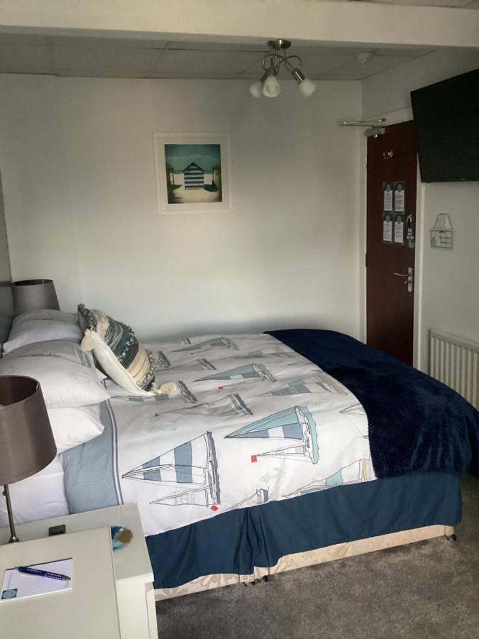 By The Seaside Bed & Breakfast Блекпул Екстериор снимка
