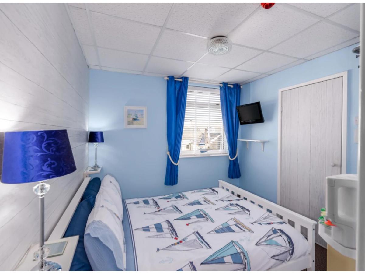 By The Seaside Bed & Breakfast Блекпул Екстериор снимка