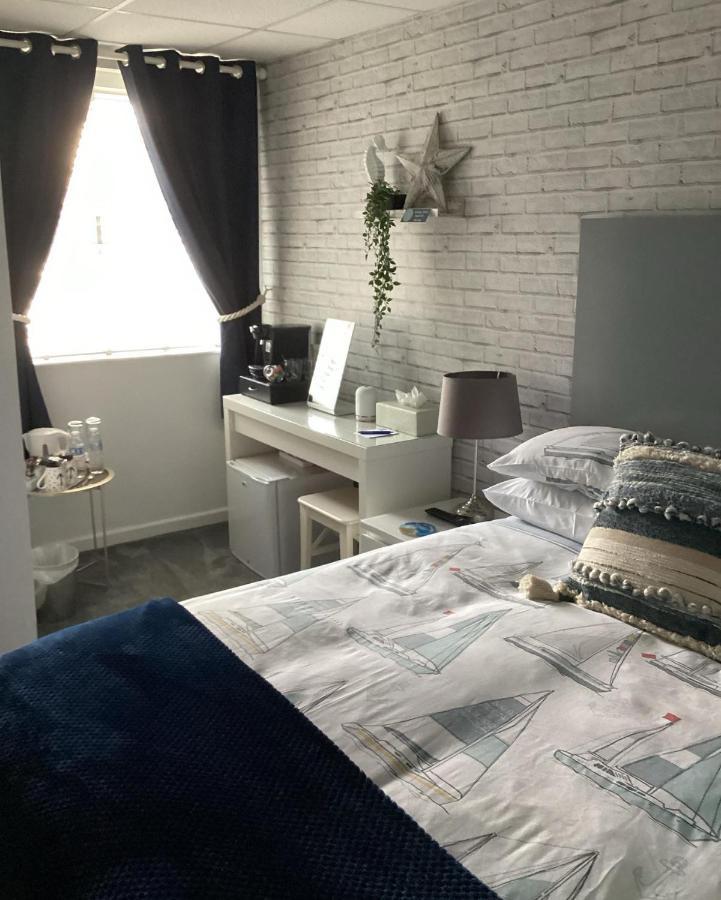 By The Seaside Bed & Breakfast Блекпул Екстериор снимка