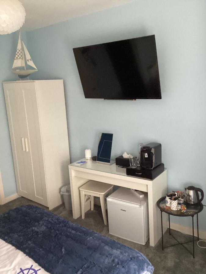 By The Seaside Bed & Breakfast Блекпул Екстериор снимка