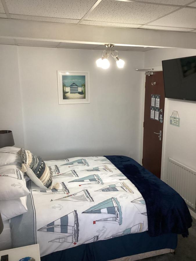 By The Seaside Bed & Breakfast Блекпул Екстериор снимка