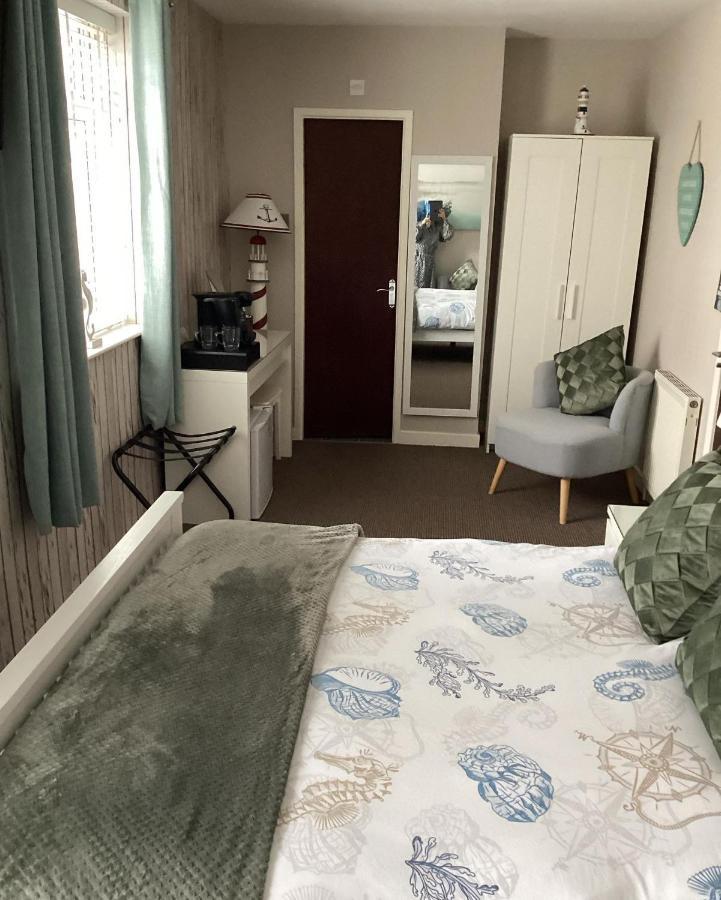 By The Seaside Bed & Breakfast Блекпул Екстериор снимка
