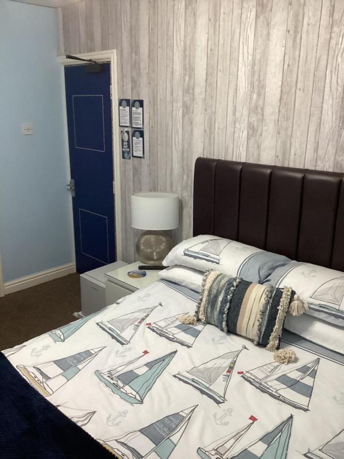 By The Seaside Bed & Breakfast Блекпул Екстериор снимка