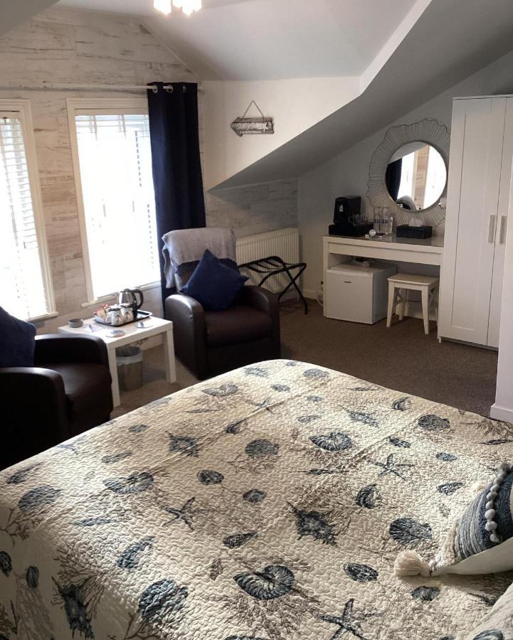 By The Seaside Bed & Breakfast Блекпул Екстериор снимка